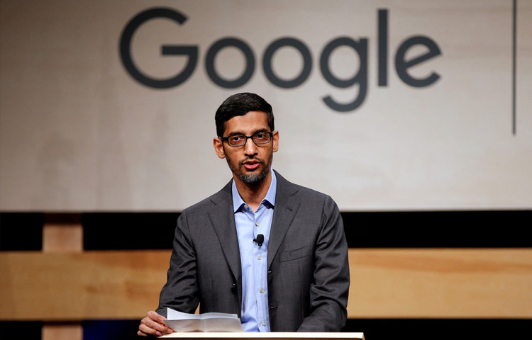 ২০০৪ সালে গুগলে যোগ দেন সুন্দর পিচাই। শুরুতে কাজ করতেন টুলবার ও ব্রাউজার সম্পর্কিত প্রকল্পে। তার নেতৃত্বেই গড়ে ওঠে গুগল ক্রম, যা এখন বিশ্বের সবচেয়ে জনপ্রিয় ওয়েব ব্রাউজার। এরপর একে একে জিমেইল, গুগল ড্রাইভ, গুগল ম্যাপসসহ বহু সফল প্রোডাক্টে তার অবদান যুক্ত হয়।