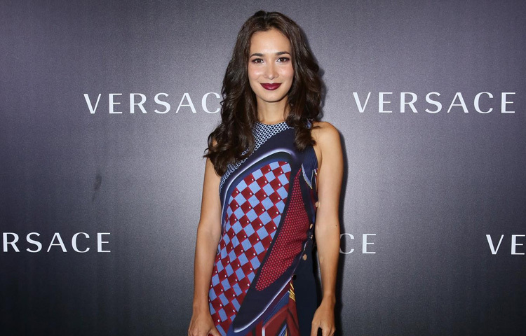 ২০০৭ সালে সেলিনা প্রথমবারের মতো নিজেকে বড় পরিসরে মেলে ধরেন। তার অভিনীত হংকং চলচ্চিত্র ‘লেজেন্ডারি অ্যাসাসিন’ এ তিনি একজন সাহসী নারী চরিত্রে অভিনয় করে প্রশংসা কুড়ান। এই সিনেমার মাধ্যমেই তার আত্মপ্রকাশ মার্শাল আর্ট ঘরানার নায়িকা হিসেবে, কিন্তু তিনি নিজেকে শুধু অ্যাকশন হিরোইনে সীমাবদ্ধ রাখেননি।