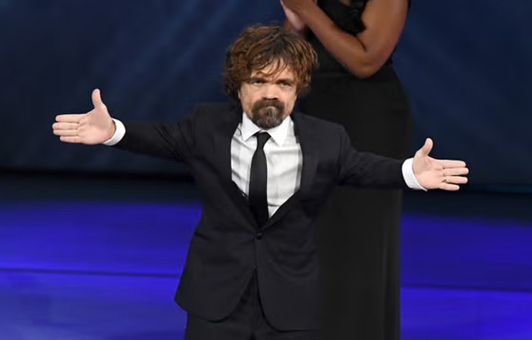 অভিনয়ের শুরুটা যদিও ছোট ছোট চরিত্র দিয়ে, পিটার ধীরে ধীরে নিজেকে প্রতিষ্ঠিত করেছেন এক চমৎকার অভিনেতা হিসেবে। তার অভিনয়ে কখনোই দেখা যায়নি শরীরের কোনো সীমাবদ্ধতা; বরং তার ভাষণাভঙ্গি, আবেগ প্রকাশ, চরিত্রের গভীরতা এবং প্রভাব সৃষ্টিতে তিনি ছিলেন অনন্য। তার অভিনয়শৈলীতে ফুটে উঠেছে সাহস, আত্মবিশ্বাস আর গভীর অনুভূতি, যা অন্য অভিনেতাদের জন্য অনুপ্রেরণা হয়ে দাঁড়িয়েছে।