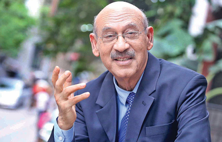 তার অভিনয় কখনও আলাদা করে নজর কাড়ে না। কারণ সেটি এতটাই জীবন্ত যে আলাদা করে বোঝাই যায় না, যে তিনি অভিনয় করছেন।