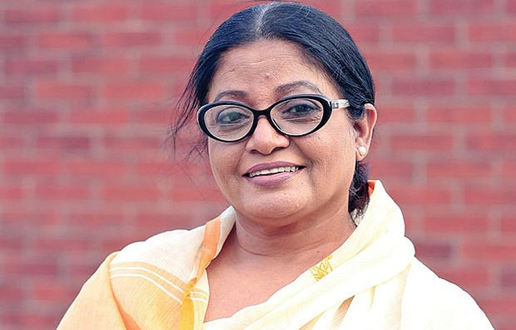 ডলি জহুরের সিনেমায় অভিষেক ঘটে ‘অসাধারণ’ নামের একটি ছবির মাধ্যমে। এরপর একের পর এক দর্শকনন্দিত চলচ্চিত্রে অভিনয় করেছেন। ‘আগুনের পরশমণি’, ‘শঙ্খনীল কারাগার’, ‘বাবা কেন চাকর’, ‘আনন্দ অশ্রু’, ‘ঘানি’, ‘রং নাম্বার’, ‘দ্বারুচিনি দ্বীপ’, ‘নিরন্তর’ ও ‘এবাদত’ প্রতিটি ছবিতে তিনি দুদার্ন্ত অভিনয় দিয়ে দর্শকের নজর কেড়েছিলেন।