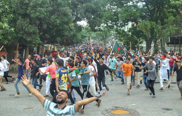 এই দমবন্ধানো পরিস্থিতি ছিল ‘জুলাই বিপ্লবের’ কলাকুশল।