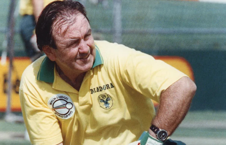 সিম্পসনের কঠোর শৃঙ্খলা, অনুশীলনে কঠোরতা আর মানসিক দৃঢ়তার শিক্ষা অস্ট্রেলিয়াকে নব্বইয়ের দশকের শেষ থেকে এক অপ্রতিরোধ্য শক্তিতে রূপ দেয়। ক্রিকেটের ইতিহাসে যে আধিপত্য অস্ট্রেলিয়া গড়ে তোলে, তার ভিত গড়ে দিয়েছিলেন মূলত সিম্পসন।