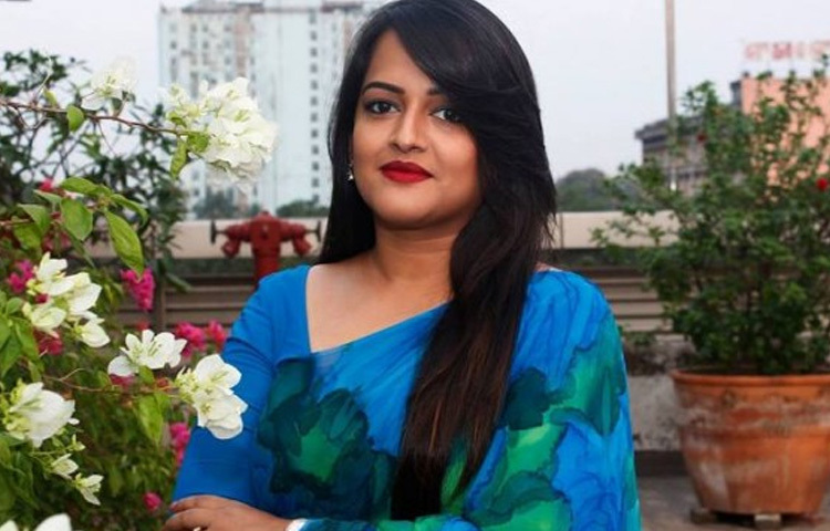 অনেকেই জানেন না, ঈশিতা একজন প্রশিক্ষিত গায়িকাও। তিনি ক্লাসিকাল সঙ্গীতে তালিম নিয়েছেন। ২০১৭ সালে তিনি প্রকাশ করেন তার প্রথম একক অ্যালবাম, যেখানে রবীন্দ্রসংগীত ও আধুনিক গানের সংমিশ্রণ ছিল। গানের প্রতি তার নিষ্ঠা প্রমাণ করে, ঈশিতা শিল্পের প্রতি কতটা প্রতিশ্রুতিবদ্ধ।