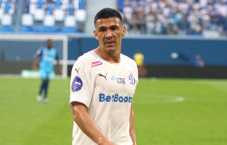 ২০১৬ সালে ব্রাজিলের শক্তিশালী ক্লাব করিন্থিয়ানস তাকে দলে ভেড়ায়। এখানেই তার আসল উত্থান শুরু হয়। করিন্থিয়ানসের হয়ে তিনি ব্রাজিলিয়ান সিরি-আ জিতেছেন এবং দলের অন্যতম গুরুত্বপূর্ণ ডিফেন্ডার হিসেবে স্বীকৃতি পান। করিন্থিয়ানসে খেলার সময় তার নেতৃত্বগুণও প্রকাশ পায়, যা পরবর্তী সময়ে তাকে জাতীয় দলে জায়গা পেতে সাহায্য করে।