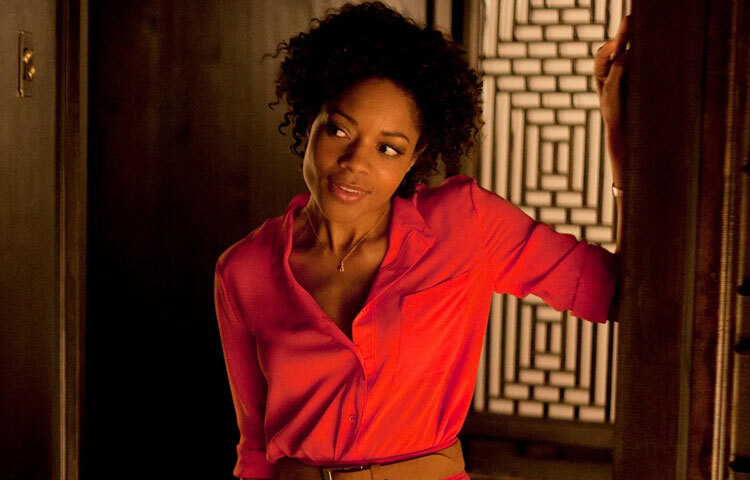 নাওমি হ্যারিসের অভিনয়ের বৈশিষ্ট্য হলো তার চরিত্রকে গভীরতা এবং বাস্তবতার সঙ্গে ফুটিয়ে তোলা। তিনি যে চরিত্রে অভিনয় করেন, তাতে নান্দনিক ও মানসিক গভীরতা থাকে। এছাড়া, তিনি সমাজের বিভিন্ন গুরুত্বপূর্ণ ইস্যুতে সচেতন ও সক্রিয়।