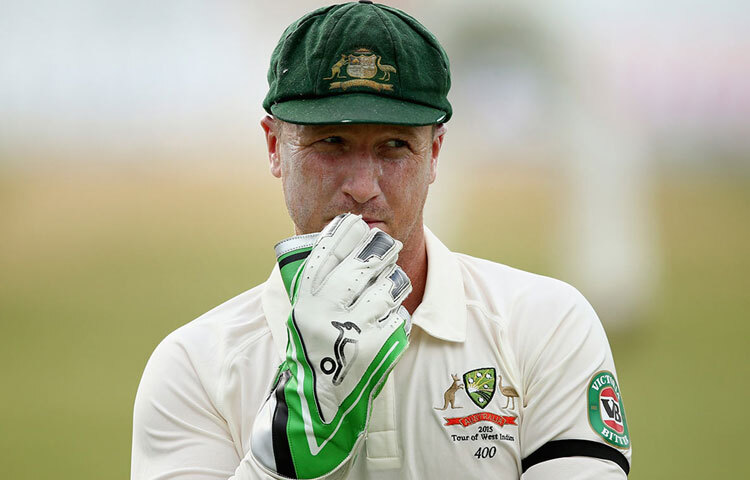 শুধু গ্লাভস নয়, ব্যাট হাতেও হাড্ডিন ছিলেন কার্যকর। আক্রমণাত্মক ভঙ্গি, দ্রুত রান তোলা এবং চাপের মুহূর্তে দলকে বাঁচানো ছিল তার বৈশিষ্ট্য। ২০১৩–১৪ অ্যাশেজ সিরিজে তার পারফরম্যান্স ছিল অসাধারণ; তিনি কার্যত সিরিজের নায়ক হয়ে ওঠেন।