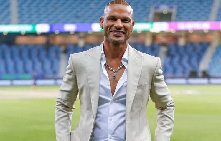 ধাওয়ানের কেরিয়ার শুধুই খ্যাতি নয় এটি ধৈর্য, অনুশীলন ও পরিশ্রমের গল্প। মাঠের বাইরে তিনি কম কথা বলেন, তবে প্রত্যেক ইনিংসেই তার বক্তব্য স্পষ্ট ব্যাটের আঘাত আর রান। তিনি প্রমাণ করেছেন, খেলোয়াড়ের পরিশ্রমই তাকে সর্বোচ্চ শিখরে পৌঁছে দেয়।