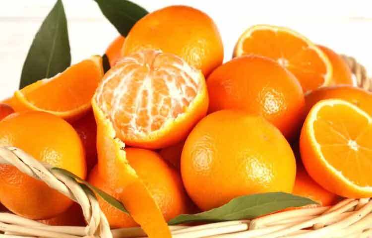 কমলায় থাকা পটাশিয়াম রক্তচাপ নিয়ন্ত্রণে রাখতে সহায়ক। একই সঙ্গে ফাইবার ও অ্যান্টিঅক্সিডেন্ট উপাদান খারাপ কোলেস্টেরল কমাতে সাহায্য করে। ফলে নিয়মিত কমলা খেলে হৃদ্‌রোগ ও স্ট্রোকের ঝুঁকি কমতে পারে।