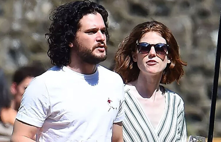 ব্যক্তিগত জীবনে কিট হ্যারিংটন একজন সাধারণ ও আত্মমর্যাদাশীল মানুষ। তার ব্যক্তিগত জীবন যেমন তার কাজের মতোই সমৃদ্ধ, তেমনি পরিবার ও বন্ধুদের সঙ্গে সময় কাটানো তাকে বাস্তব জীবনের সঙ্গে যুক্ত রাখে। এছাড়াও, তিনি বিভিন্ন চ্যারিটি কার্যক্রমে সক্রিয়ভাবে অংশগ্রহণ করে সামাজিক দায়বদ্ধতা দেখান।