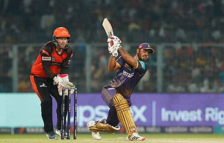 নিতিশ রানা নিজেকে অলরাউন্ডার হিসেবে প্রতিষ্ঠিত করলেও, দীর্ঘদিন তাকে ‘ব্যাটিং অলরাউন্ডার’ হিসেবেই দেখা হয়েছে। এর কারণ, তার বোলিং খুব বেশি উইকেট না নিলেও ম্যাচের গতি ভাঙতে কার্যকর। বিশেষ করে সীমিত ওভারের ক্রিকেটে মাঝের ওভারগুলোতে তার অফ-ব্রেক প্রতিপক্ষের জন্য অস্বস্তির কারণ হয়ে দাঁড়ায়।