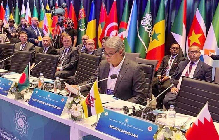 ফিলিস্তিনের বিপক্ষে ইসরায়েলের বিভ্রান্তিকর অপতথ্য ছড়ানো প্রতিরোধের জন্য একটি সহযোগিতামূলক ডিজিটাল প্ল্যাটফর্ম তৈরির প্রস্তাব করেছেন বাংলাদেশের তথ্য ও সম্প্রচার প্রতিমন্ত্রী মোহাম্মদ আলী আরাফাত। শনিবার স্থানীয় সময় বিকেলে তুরস্কের ইস্তাম্বুলে ইসলামি সহযোগিতা সংস্থার (ওআইসি) সদস্য দেশগুলোর তথ্যমন্ত্রীদের ইসলামিক সম্মেলনের বিশেষ অধিবেশনে দেওয়া বক্তব্যে এ প্রস্তাব করেন প্রতিমন্ত্রী।