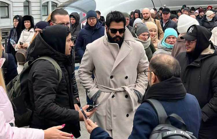 ২০০৩ সালে বুরাক তুরস্কের শীর্ষ মডেল নির্বাচিত হন এবং শোবিজ জগতে কাজ শুরু করেন। ২০০৫ সালের এক জরিপে তিনি বিশ্বের দ্বিতীয় সেরা মডেল হয়েছিলেন। ছবি: ইনস্টাগ্রাম থেকে