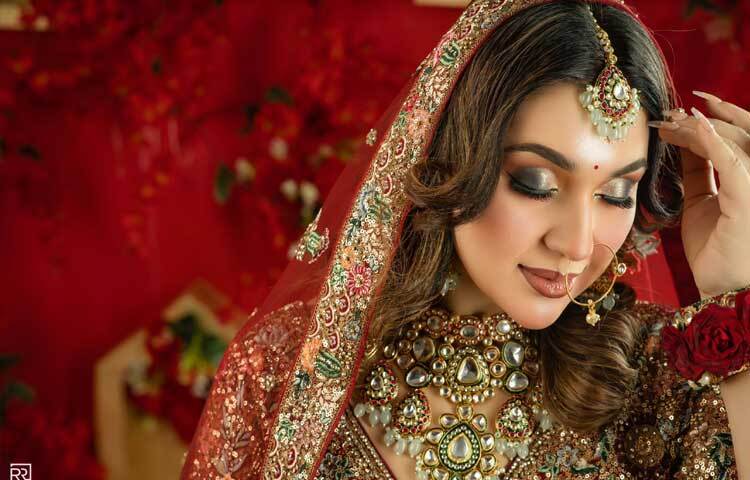 বর্তমানে কাজ নিয়ে আলোচনায় না থাকলেও সামাজিক যোগাযোগমাধ্যমে বেশ সরব এই অভিনেত্রী।