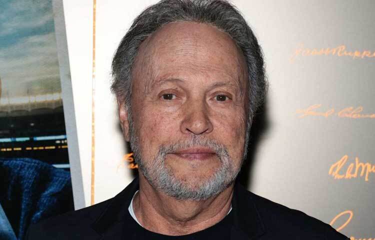 কমেডিয়ান বিলি ক্রিস্টালের প্যাসিফিক প্যালিসেডেসের বাড়ি সম্পূর্ণভাবে পুড়ে গেছে।