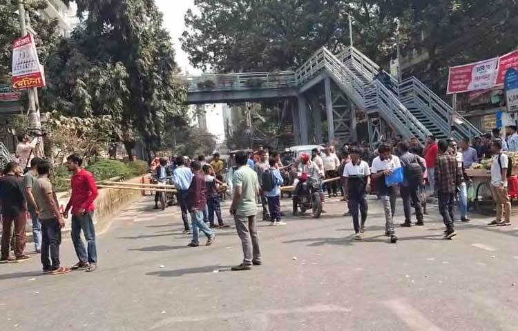 ২৮ জানুয়ারি বিকেল ৫টায় ৭ দফা দাবি নিয়ে অনশনে বসেন শিক্ষার্থীরা। পরে তাতে যোগ দেন আরও দুজন। ২৯ জানুয়ারি দুপুরে গণঅনশন কর্মসূচি শুরু করেন শিক্ষার্থীরা। তাছাড়া ওইদিন দুপুরে গুলশান-মহাখালী সড়কের দুই পাশেই বাঁশ ফেলে অবরোধ করেন।