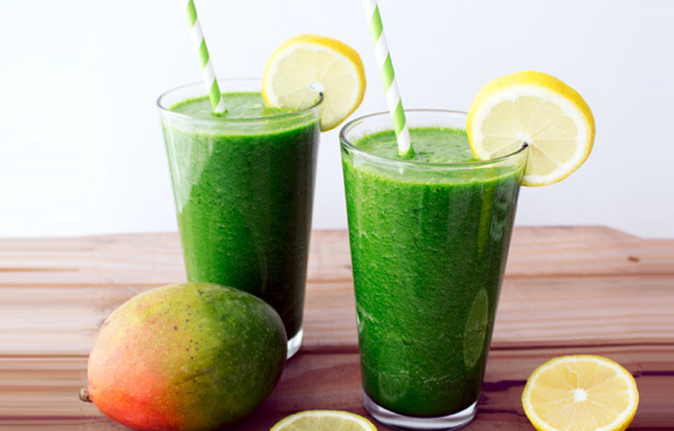 ভিটামিন সি সমৃদ্ধ কাঁচা আম কোলাজেন সংশ্লেষণ বৃদ্ধি করে, রক্তনালীর স্থিতিস্থাপকতা বাড়ায় এবং নতুন রক্তকণিকা তৈরিতেও সাহায্য করে।