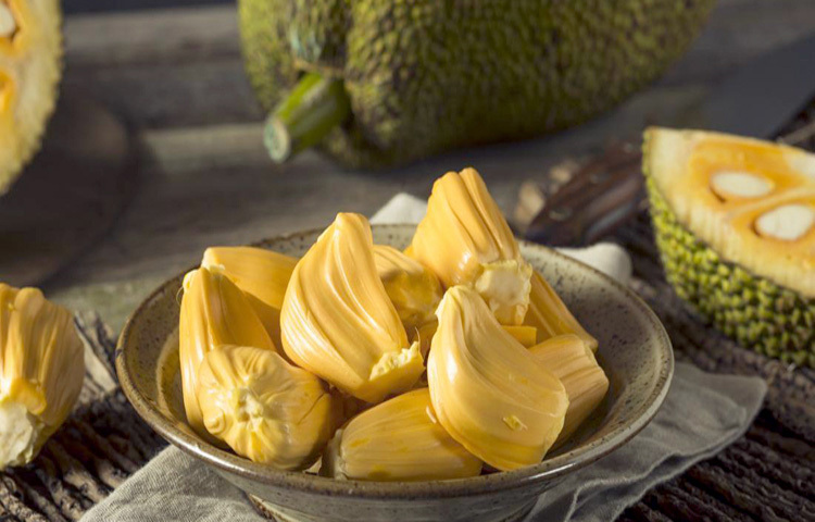 কাঁঠালে থাকা ক্যালসিয়াম ও ম্যাগনেসিয়াম হাড়ের গঠনে গুরুত্বপূর্ণ ভূমিকা রাখে। পাশাপাশি হাড় শক্তিশালী রাখতে সহায়তা করে।