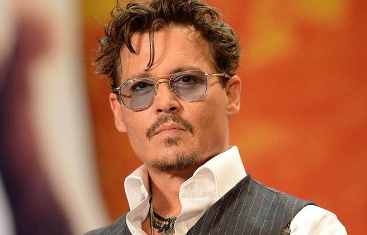 তার সাবেক স্ত্রী অ্যাম্বার হার্ড–এর সঙ্গে প্রকাশ্য বিবাদ ও মামলার দীর্ঘ ধারাবাহিকতা তাকে সিনেমার পর্দা থেকে অনেকটা দূরে ঠেলে দেয়।