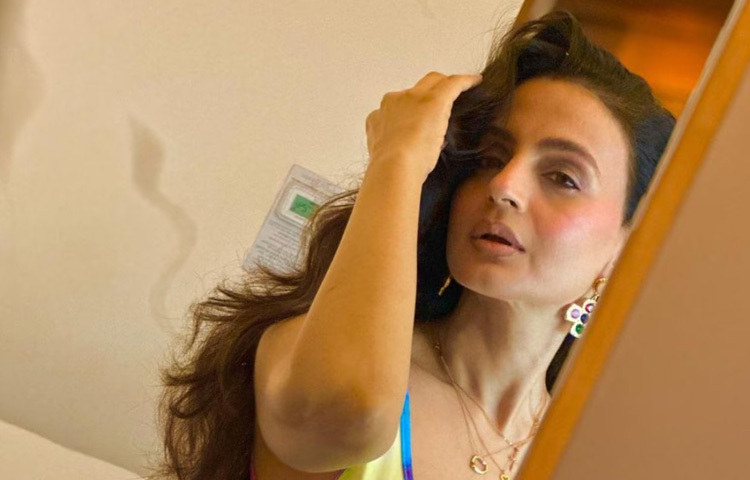 ২০২৩ সালে মুক্তি পায় গদর-২। দর্শক সাকিনা আর তারা সিংয়ের ফিরে আসার জন্য অধীর আগ্রহে অপেক্ষা করেছিল। অমীশা প্যাটেল আবারও প্রমাণ করেন চরিত্র ভালো হলে বয়স কিংবা গ্যাপ কোনোটাই বাঁধা নয়। তার সংযত অভিনয় আর পরিচিত আবেগ দর্শকের মনে নতুন করে দোলা দেয়।