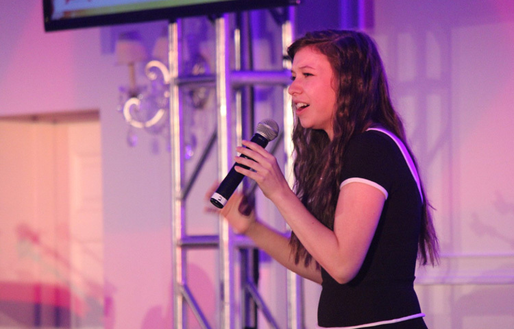 শুধু অভিনয় নয়, কেইটলিন একজন সংগীতশিল্পীও। ২০১৫ সালে তিনি তার প্রথম অ্যালবাম ‘লাভ ইন মে’ প্রকাশ করেন। গানের কথা, সুর সবকিছুতেই ছিল তার সৃজনশীল ছোঁয়া।