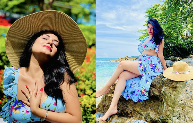 প্রিন্টের মিনিড্রেসে ঠিক মৎস্য কন্যার মতো লাগছে তাকে।