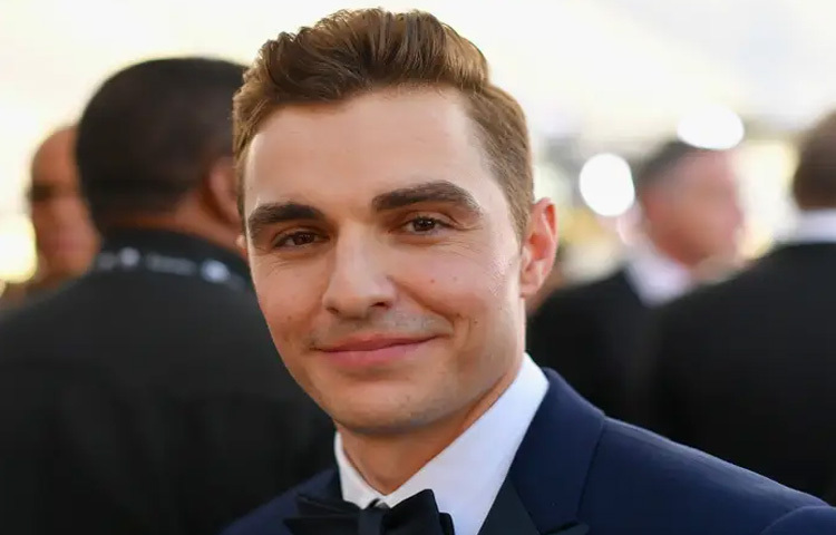 শুধু অভিনয়ে সীমাবদ্ধ না থেকে ডেভ ফ্রাঙ্কো ২০২০ সালে পরিচালক হিসেবে আত্মপ্রকাশ করেন হরর-থ্রিলার ‘দ্যা রেন্টাল’ সিনেমার মাধ্যমে। এই ফিল্মটিই প্রমাণ করে, তিনি শুধু ক্যামেরার সামনে নয়, পেছনেও সমান দক্ষ। তার পরিচালনায় ছিল সংবেদনশীলতা, উত্তেজনা ও চমৎকার গল্প বলার কৌশল।