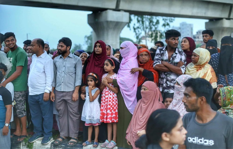 এরকম অসংখ্য মা-বাবা আর অভিভাবক আজও হাসপাতাল থেকে থানায়, স্কুল থেকে দাফতরিক দৌঁড়, শুধু একটিবার সন্তানের মুখ দেখতে চান।