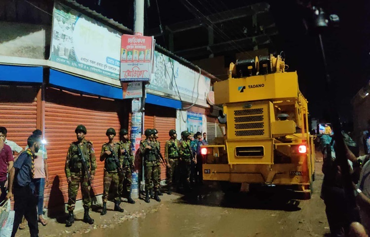 এখন সবচেয়ে বড় প্রশ্ন, কেন শিক্ষাপ্রতিষ্ঠানের পাশে এমনভাবে বিমান ওড়ানো হয়েছিল? সংশ্লিষ্ট কর্তৃপক্ষ বলছে, এটি একটি প্রশিক্ষণ বিমান ছিল। তবে আবাসিক এলাকা এবং শিক্ষাপ্রতিষ্ঠানের এত কাছ দিয়ে ওড়ার অনুমতি কীভাবে দেওয়া হয়েছিল-সেই প্রশ্ন তুলছে সচেতন নাগরিকরা। এই দুর্ঘটনা যেন ভবিষ্যতে আর না ঘটে, সেই দাবি উঠেছে সর্বস্তর থেকে।