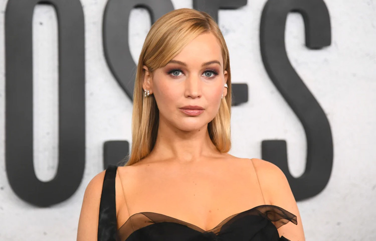 অনেকেই মনে করেন, হলিউড মানেই গ্ল্যামার আর মোহ। কিন্তু জেনিফার লরেন্স সেই মোহময় জগতের মাঝেও সোজাসাপটা কথা বলতে জানেন।