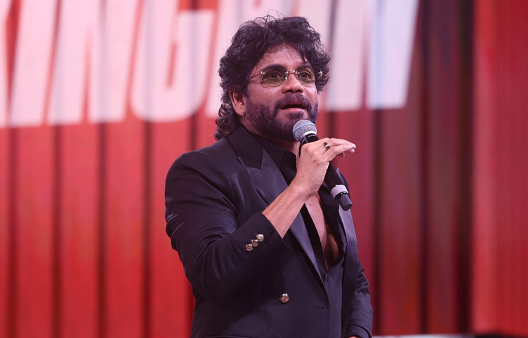 নাগার্জুনা একজন পরিণত মানুষ এবং সমাজ সচেতন ব্যক্তি। তিনি বিভিন্ন সামাজিক উদ্যোগে অংশগ্রহণ করে সমাজের উন্নয়নে অবদান রেখেছেন। তার পরিবার ও ব্যক্তিগত জীবন সম্পর্কে তিনি সাধারণত শান্ত, কিন্তু তার কাজের মাধ্যমে তিনি সবাইকে অনুপ্রাণিত করে চলেছেন। তিনি তেলুগু চলচ্চিত্রের পাশাপাশি টেলিভিশন ও সামাজিক কার্যক্রমেও সক্রিয়।