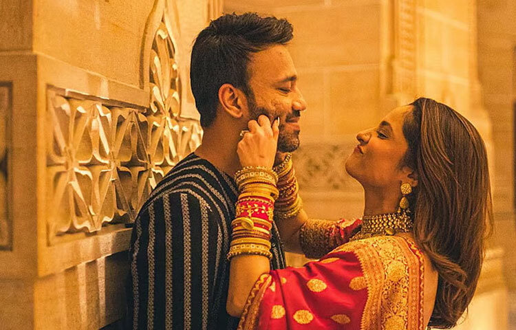 জন্মদিন উপলক্ষে ভক্তরা কেবল তাকে শুভেচ্ছা জানায় না, বরং তার জীবনের যাত্রাকে উদযাপন করে। সামাজিক দায়বদ্ধতা, মানসিক স্বাস্থ্য সচেতনতা এবং নানারকম সামাজিক উদ্যোগেও অঙ্কিতার উপস্থিতি প্রমাণ করে যে তিনি কেবল একজন অভিনেত্রী নন, বরং সমাজে প্রভাবশালী একজন নাগরিক।