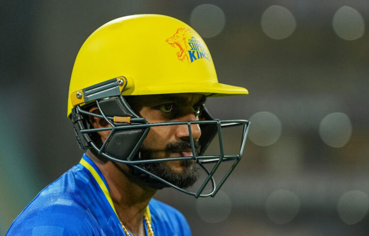 তার জন্মদিনে শুধু তার পারফরম্যান্স নয়, তার ক্রিকেটের প্রতি আবেগ, ধৈর্য এবং সততার প্রতিফলনকেও স্মরণ করা হয়। বিজয় শঙ্করের মতো ক্রিকেটার আমাদের শেখান যে সাফল্য শুধুমাত্র প্রতিভার ওপর নয়, বরং কঠোর পরিশ্রম, সময়ানুবর্তিতা এবং নিজের উপর বিশ্বাসের ওপর নির্ভর করে।