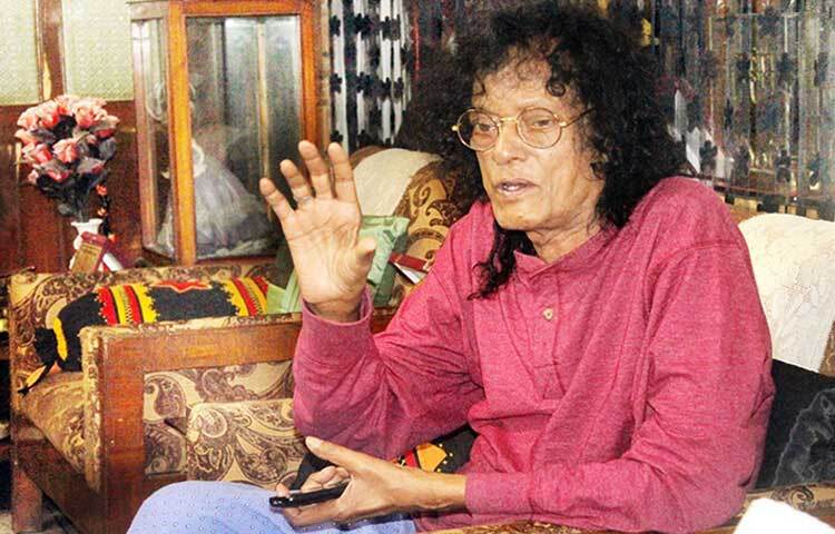 টেলি সামাদ সংগীতেও সমান পারদর্শী ছিলেন। পঞ্চাশটিরও বেশি চলচ্চিত্রে গান করেছেন টেলি সামাদ।