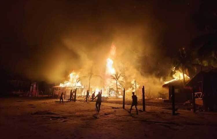 আগুন লাগার কারণ হিসেবে প্রাথমিকভাবে জানা গেছে সায়রী ইকো রিসোর্টের ময়লার আগুন থেকে প্রথমে বীচ ভ্যালিতে, এরপর কিংশুকে আগুন ধরে যায়।