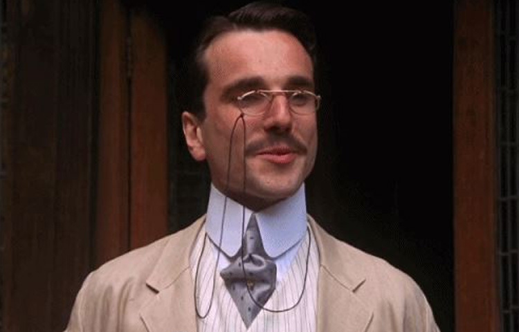 ড্যানিয়েল ডে-লুইস তিনবার সেরা অভিনেতা হিসেবে অস্কার জিতেছেন, যা ইতিহাসে এখনো বিরল। কিন্তু এই গৌরবগাঁথা সত্ত্বেও তিনি কখনো নিজেকে মিডিয়ার আলোয় রাখেননি। ইন্টারভিউ বিরল, পাবলিক অ্যাপিয়ারেন্সও বিরলতর।