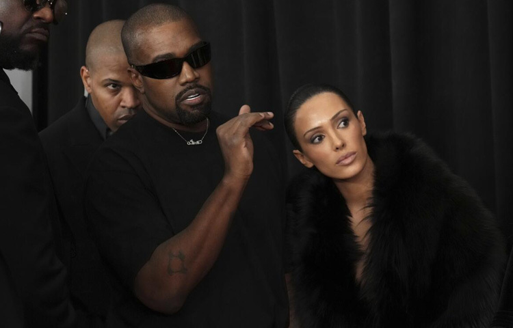 কানিয়ে ওয়েস্ট সবসময়ই ছিলেন স্পষ্টভাষী ও বেপরোয়া। তিনি যুক্তরাষ্ট্রের প্রেসিডেন্ট নির্বাচনে অংশ নেন ২০২০ সালে। যদিও এটি ছিল প্রতীকী প্রার্থিতা, তবুও তা তাকে আলোচনার কেন্দ্রবিন্দুতে নিয়ে আসে।