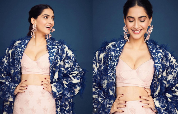 বলিউডের সুপারস্টার অনিল কাপুরের মেয়ে হয়েও তিনি নিজের পরিচয় তৈরি করেছেন আলাদা করে। তিনি শুধুই ‘স্টার কিড’ নন, তিনি একজন স্টাইল স্টেটমেন্ট, এক্সপেরিমেন্টাল অভিনেত্রী এবং সাহসী কণ্ঠস্বর।