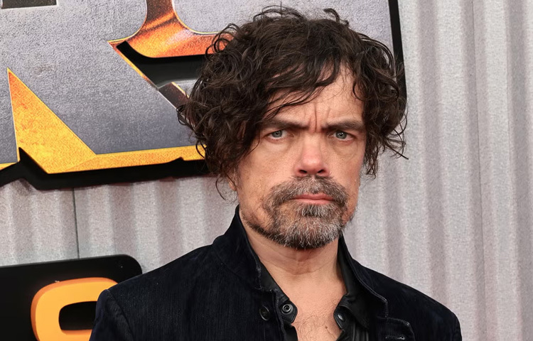 বিশ্বজুড়ে নানা পুরস্কারে সম্মানিত এই অভিনেতা প্রমাণ করেছেন, শিল্পী হওয়ার জন্য উচ্চতা বা বড় কদমের কোনো প্রয়োজন নেই। সত্যিকারের ট্যালেন্ট আর কঠোর পরিশ্রম থাকলেই হয়ে যেতে পারেন সেলেব্রিটি।