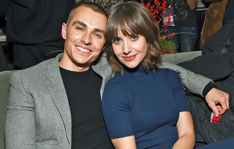 ডেভ ফ্রাঙ্কোর ব্যক্তিগত জীবনও বেশ আলোচিত। ২০১২ সাল থেকে প্রেমের সম্পর্কে ছিলেন অভিনেত্রী অ্যালিসন ব্রি-এর সঙ্গে। দীর্ঘ সম্পর্কের পর ২০১৭ সালে তারা বিবাহবন্ধনে আবদ্ধ হন। এই জুটি হলিউডের অন্যতম রোমান্টিক এবং ব্যক্তিগত জীবন নিয়ে কম আলোচনায় থাকা দম্পতিদের মধ্যে অন্যতম।