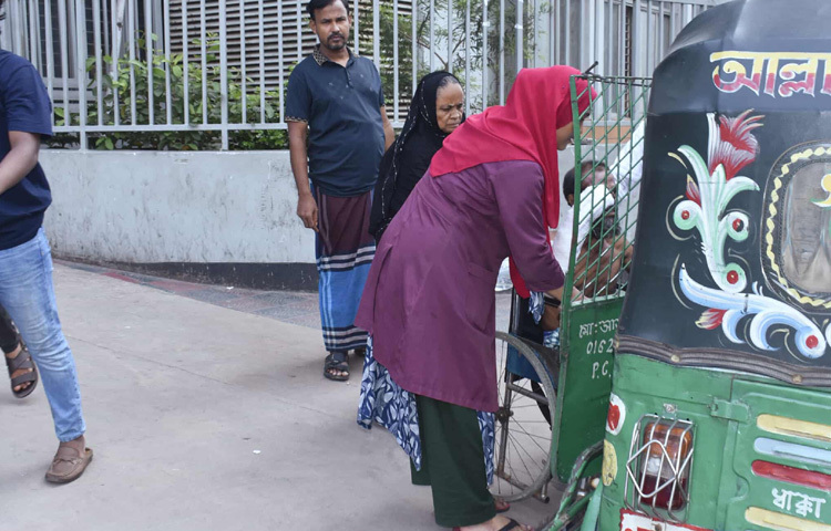 গত ২১ জুলাই ঢাকার উত্তরায় মাইলস্টোন স্কুল অ্যান্ড কলেজ ক্যাম্পাসে বিমানবাহিনীর একটি যুদ্ধবিমান বিধ্বস্ত হয়। এ ঘটনায় এখন পর্যন্ত ৩৫ জন নিহত হওয়ার তথ্য পাওয়া গেছে।