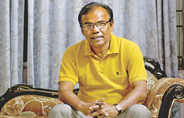 তার উপস্থিতি এতটাই শক্তিশালী যে অনেক সময় মূল চরিত্রকেও ছাপিয়ে যায়। ‘নির্বাক অভিব্যক্তি’ দিয়ে পুরো দৃশ্য নিজের করে নেওয়ার এমন ক্ষমতা খুব কম শিল্পীর আছে।