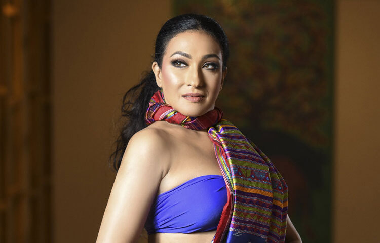 সাম্প্রতিক বছরগুলোতে ‘বেলাশুরু’, ‘ড. বৃষ্টি’, ‘গৌরাঙ্গের ভূবনভরা প্রেম’ কিংবা ‘মুক্তি’ সিরিজে তার কাজ প্রমাণ করে দিয়েছে তিনি এখন আরও পরিণত, আরও আত্মবিশ্বাসী। তিনি কেবল চরিত্রে অভিনয় করেন না, চরিত্রকে অনুভব করেন। বাংলা সিনেমা আজ যে অবস্থানে দাঁড়িয়ে আছে, সেখানে ঋতুপর্ণা এক প্রেরণার নাম, এক অবিচ্ছেদ্য অধ্যায়।