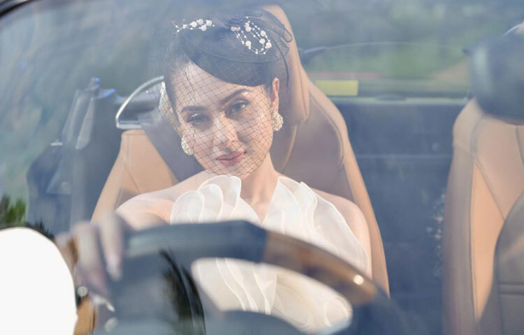 জন্মদিনের দিন একজন মানুষের জীবনে সবসময়ই একটু ভিন্ন আলো পড়ে। তাকে ঘিরে আলোচনা ওঠে তার পথ, সিদ্ধান্ত, অর্জন, ঠিক-ভুল সবকিছুই। বুবলীর ক্ষেত্রেও আজ সেই চিত্রই ফুটে ওঠে। তার জীবনের গল্প প্রমাণ করে শুরুটা যেখান থেকেই হোক, শেষটা লিখে দেয় মানুষ নিজেই।