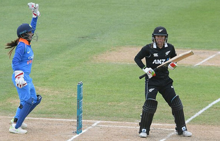 অস্ট্রেলিয়ায় অনুষ্ঠিত ২০২০ নারী টি-টোয়েন্টি বিশ্বকাপ ছিল তানিয়ার অন্যতম গুরুত্বপূর্ণ সফর। পুরো টুর্নামেন্টে ভারতের ডিফেন্সিভ সেটআপে তার ভূমিকা ছিল নিঃশব্দ কিন্তু অত্যন্ত কার্যকর। তার ন্যাচারাল গ্লাভসিং, ফিল্ড প্লেসমেন্ট বোঝার ক্ষমতা এবং দ্রুত রিভিউ সাজেশন বারবার ভারতকে বিপদ থেকে টেনে আনে। ভারত সেই টুর্নামেন্টে রানারআপ হয়, আর তানিয়া নিজের জায়গা আরও পোক্ত করে তোলেন।