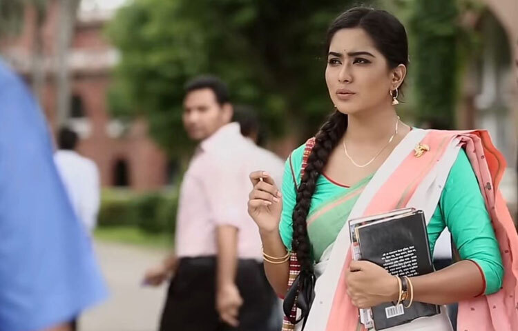 মৃদু অভিনয়, সঠিক ভঙ্গি ও চোখের ভাষায় অনুভূতি প্রকাশ এ সবকিছু মিলিয়ে তিনি ছোটপর্দার সেরা অভিনেত্রীদের তালিকায় জায়গা করে নিয়েছেন।