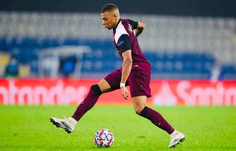 কিলিয়ান এমবাপে কেবল গোল করার দক্ষতায় নয়, বরং খেলার প্রতি প্রেম, কঠোর পরিশ্রম এবং মানুষের চোখে আনন্দ সৃষ্টি করার ক্ষমতায় ফুটবল জগতে চিরস্মরণীয় হয়ে আছেন। তার প্রতিটি দৌড়, প্রতিটি গোল, এবং প্রতিটি খেলার মুহূর্ত ফুটবলপ্রেমীদের মনে দীর্ঘ সময়ের জন্য জায়গা করে নিবে।