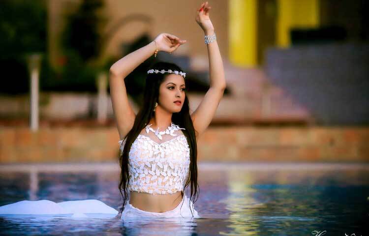 ঠিক যেন জলপরী।