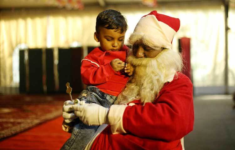বড়দিনের আনন্দে মেতে উঠেছে শিশুরা।