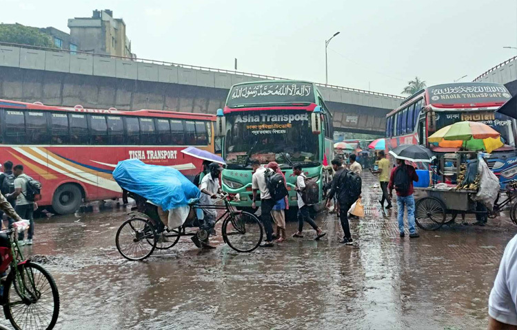 ঈদের আনন্দের শুরুটা তাই অনেকের জন্যেই হয়েছে ভেজা জামাকাপড় আর নাকাল যাত্রার গল্প দিয়ে।